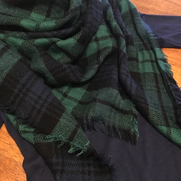 NWT Plaid Blanket Scarf Wrap - Picture 3 of 4